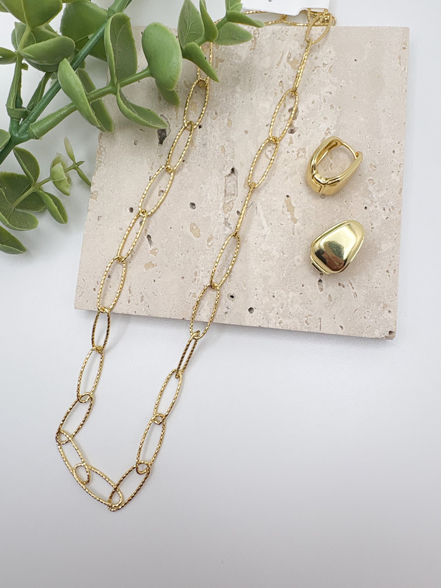 Oval Hammered Paperclip Necklace