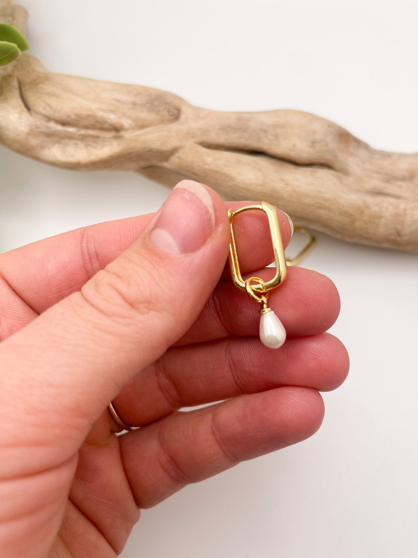 Luxurious Huggie Pearls