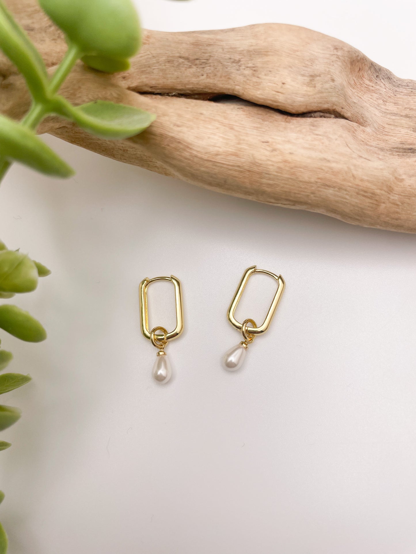 Luxurious Huggie Pearls